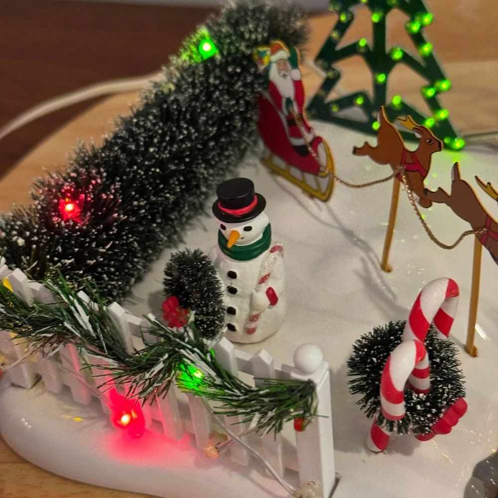 Department 56 Festive Front Yard Village Accessory 52506 Lighted w/ Box Dept 56